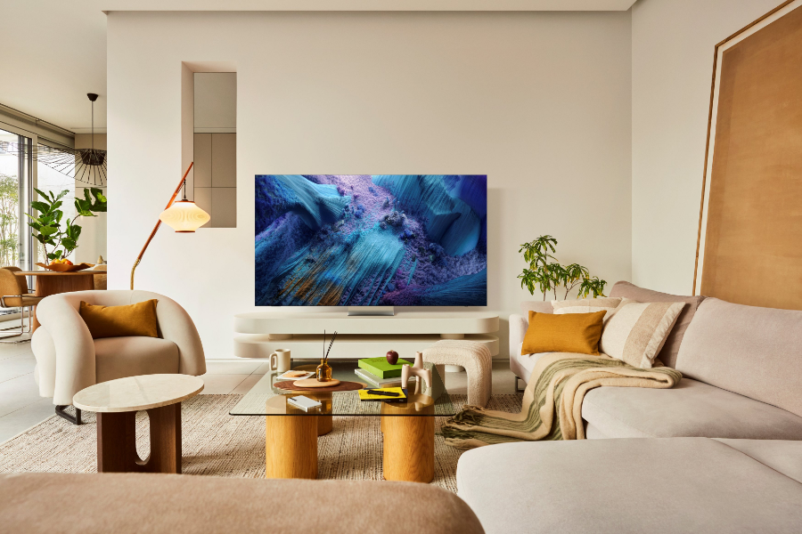 Samsung QN990F-1.jpg